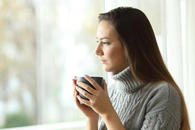 teenage girl holding mug wondering what is dual diagnosis